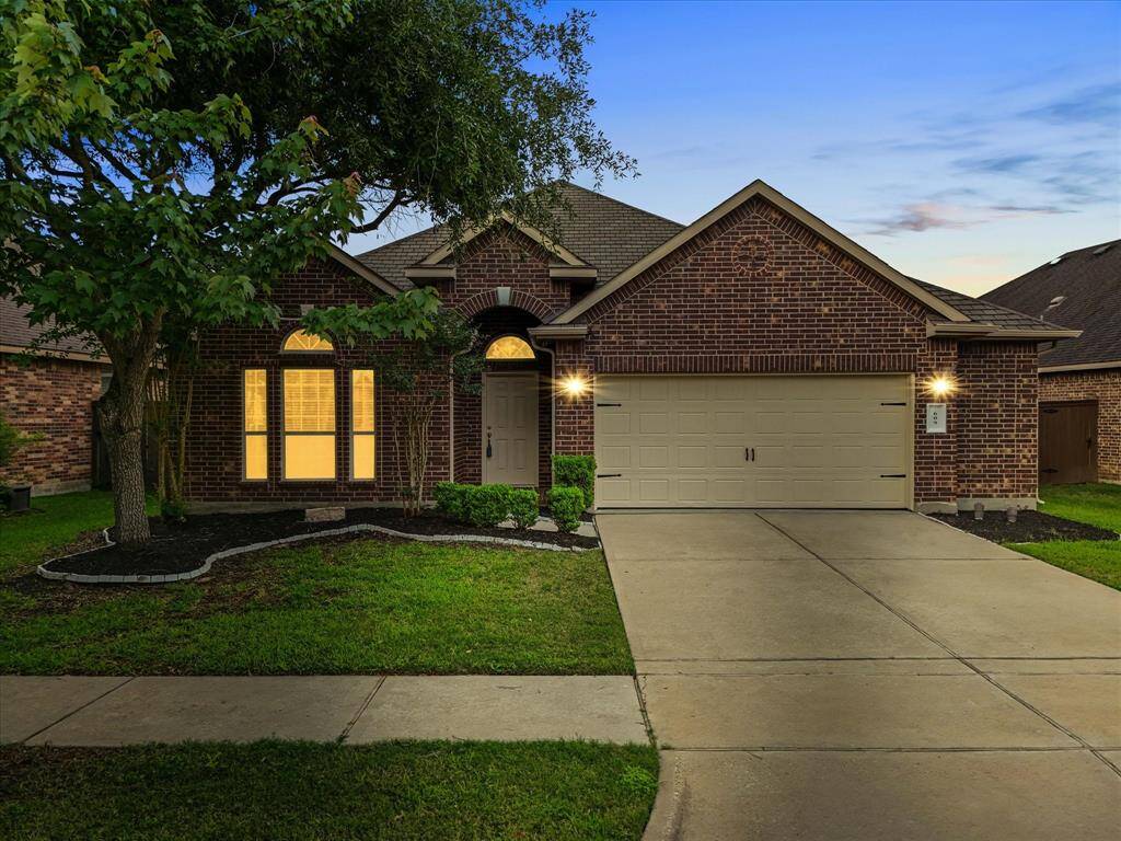 Single-story home located near shopping, schools, restaurants and entertainment.