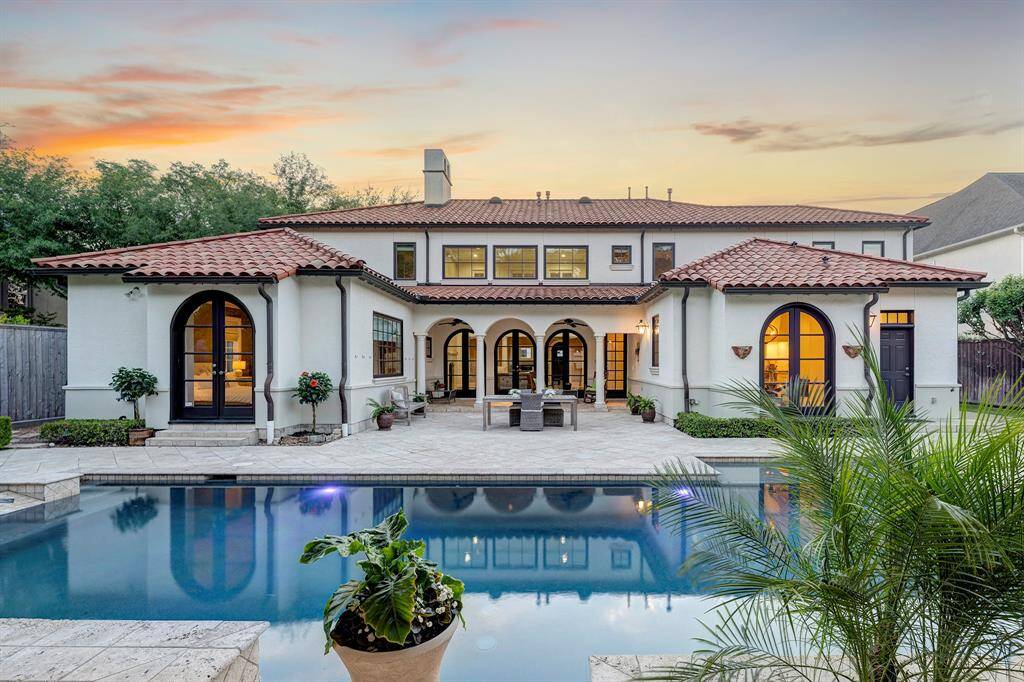 5 star resort-worthy outdoor space
