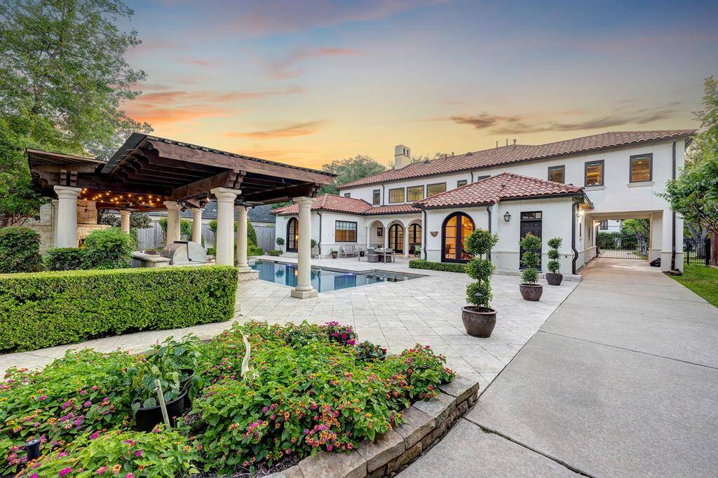 An idyllic oasis inside the loop; half-bath on the right with porte-cochere just beyond