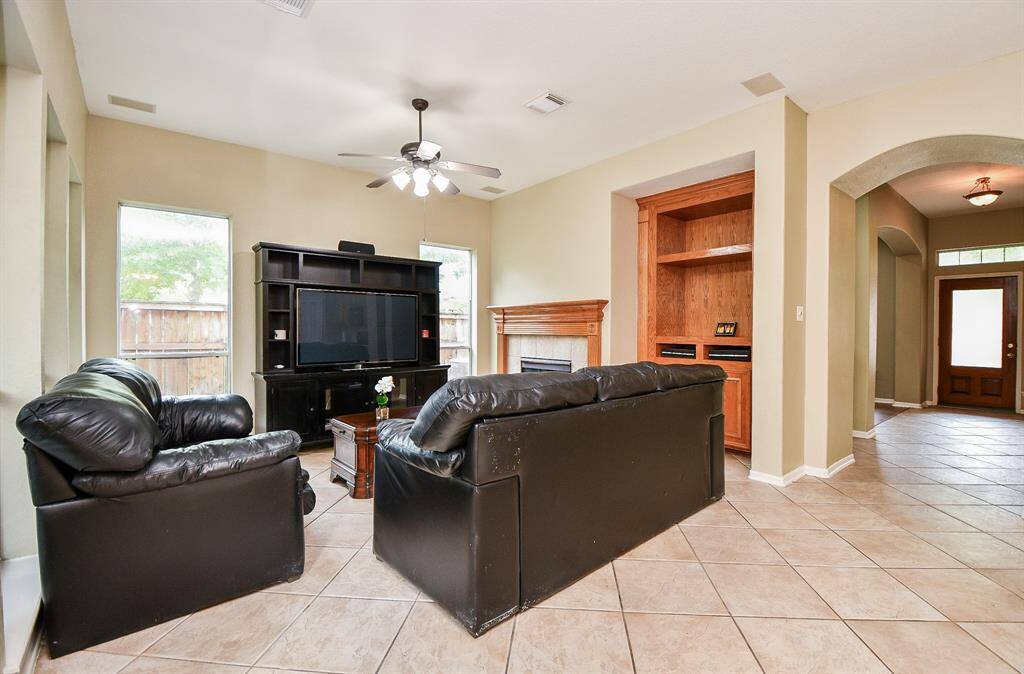 What a satisfying, open airy view from living area, off the main hallway, right up to the front door!