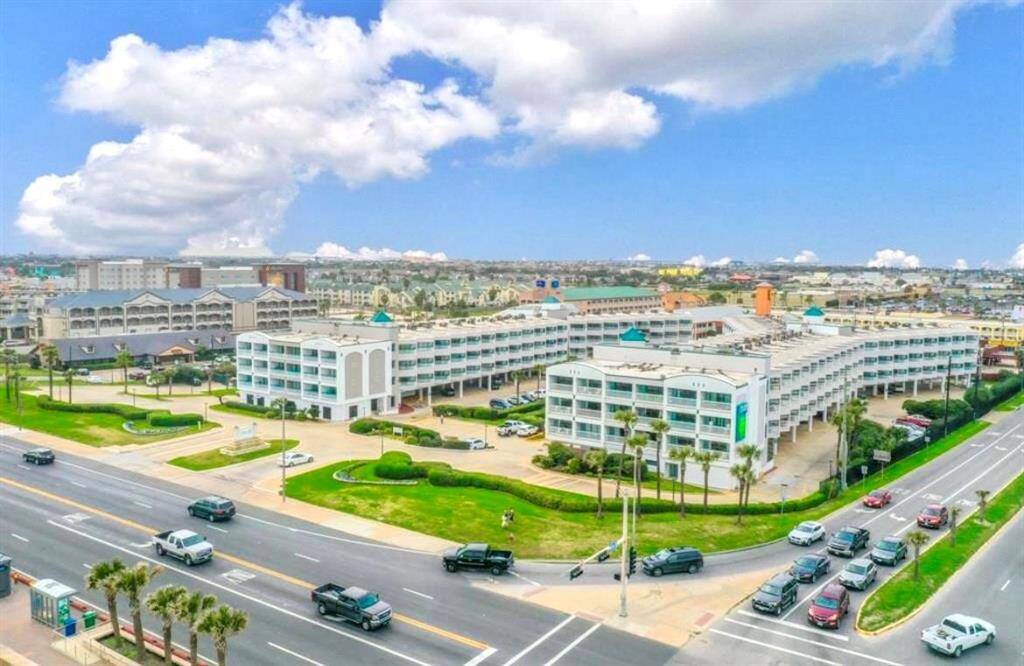 This property is conveniently located on the corner of 61st Street and the Seawall and walking distance to restaurants and attractions!