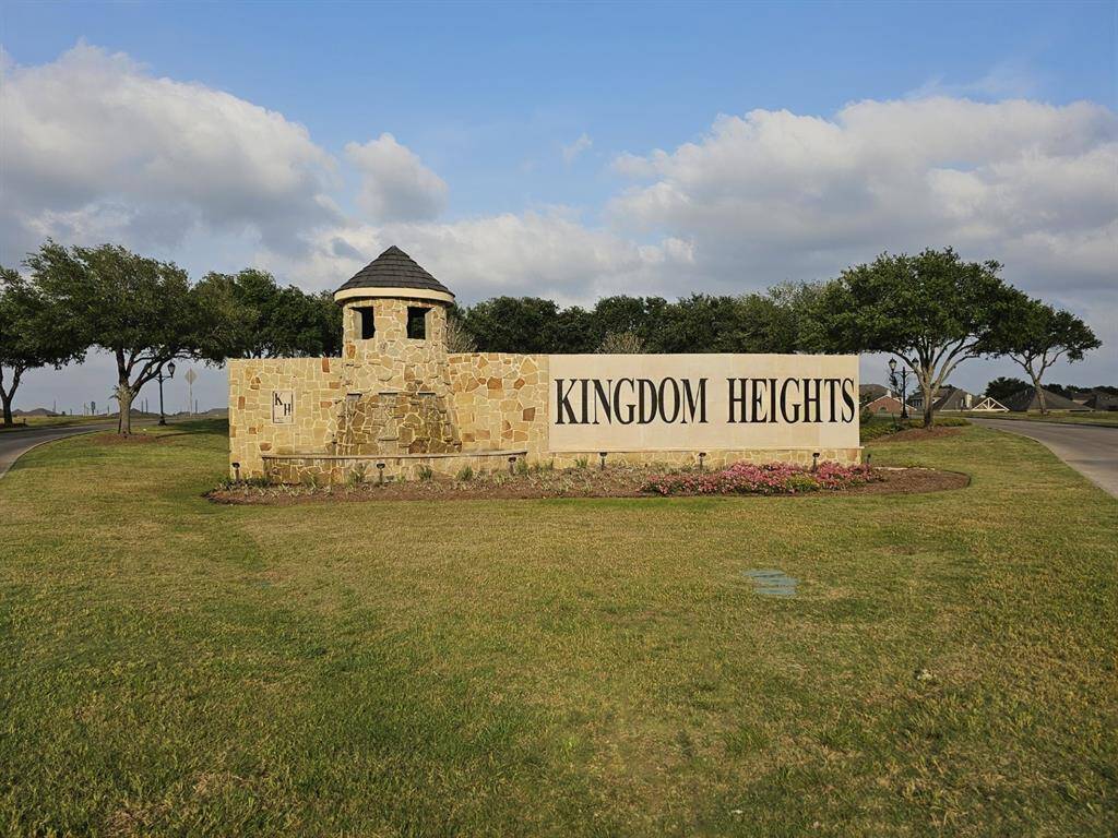 Inviting Entrance into the community.