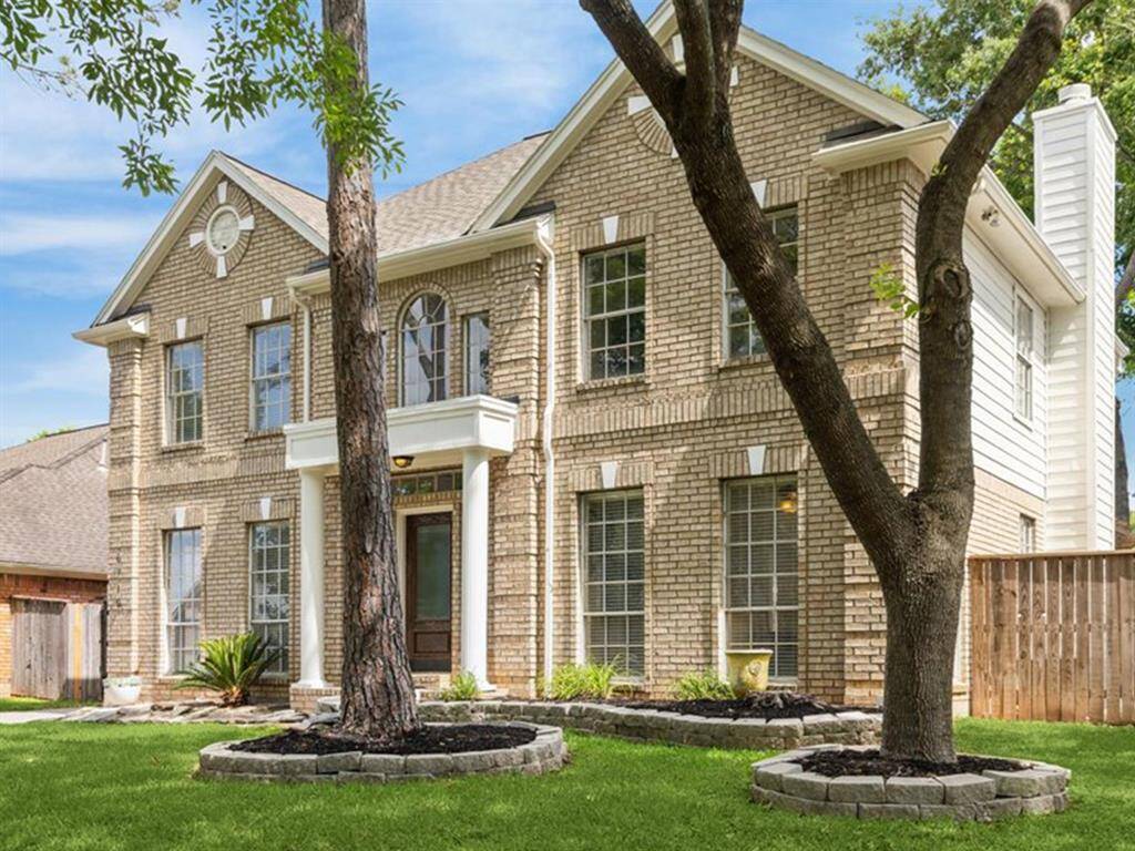 STUNNING 2-STORY BRICK HOME WITH 3/4 BEDROOMS, 2.5 BATHS, A 2-CAR DETACHED GARAGE, AND A NEW ROOF.
