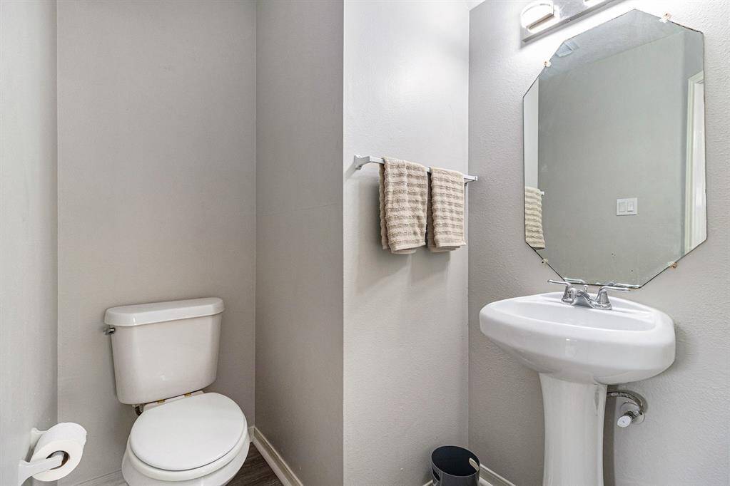 Downstairs guest bathroom