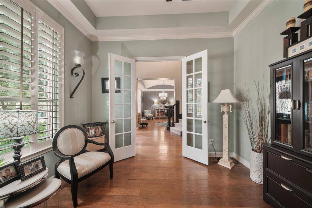 Ideal open flow allows great space for entertaining large groups.