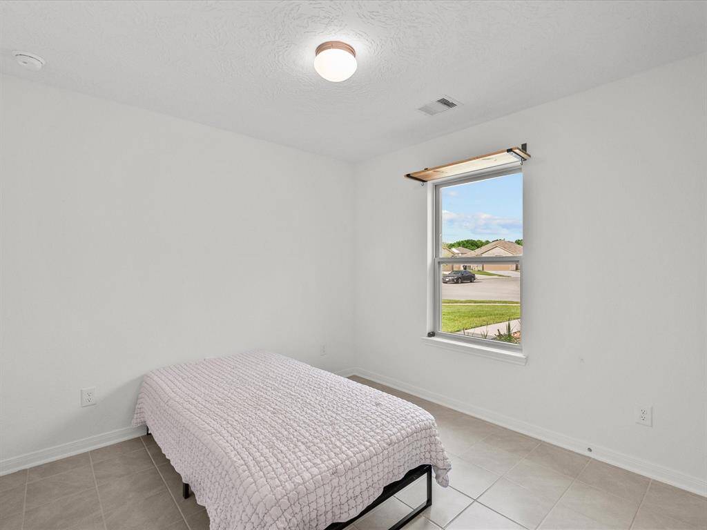 Secondary bedroom