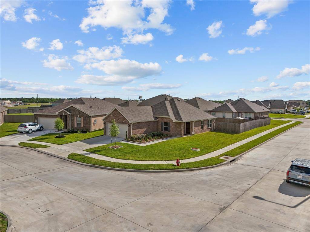 Huge corner lot!