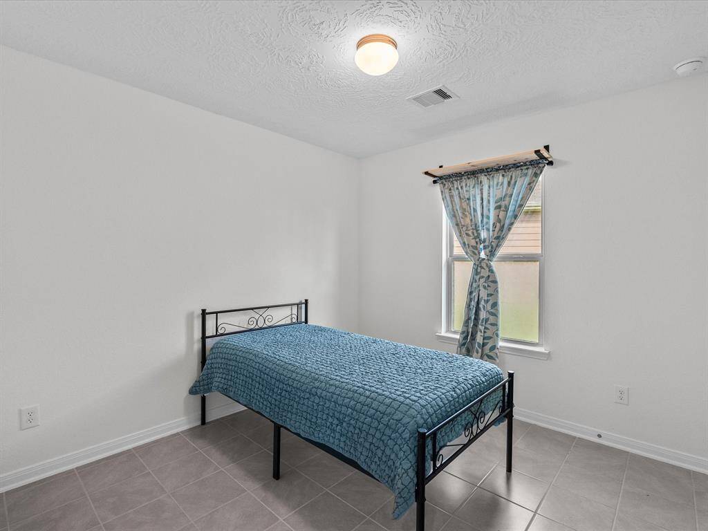 Secondary bedroom