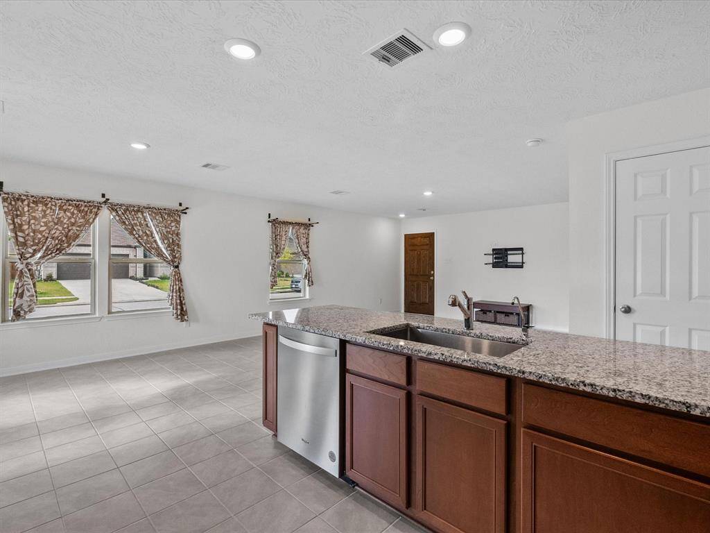 Kitchen has 2 pantrys!