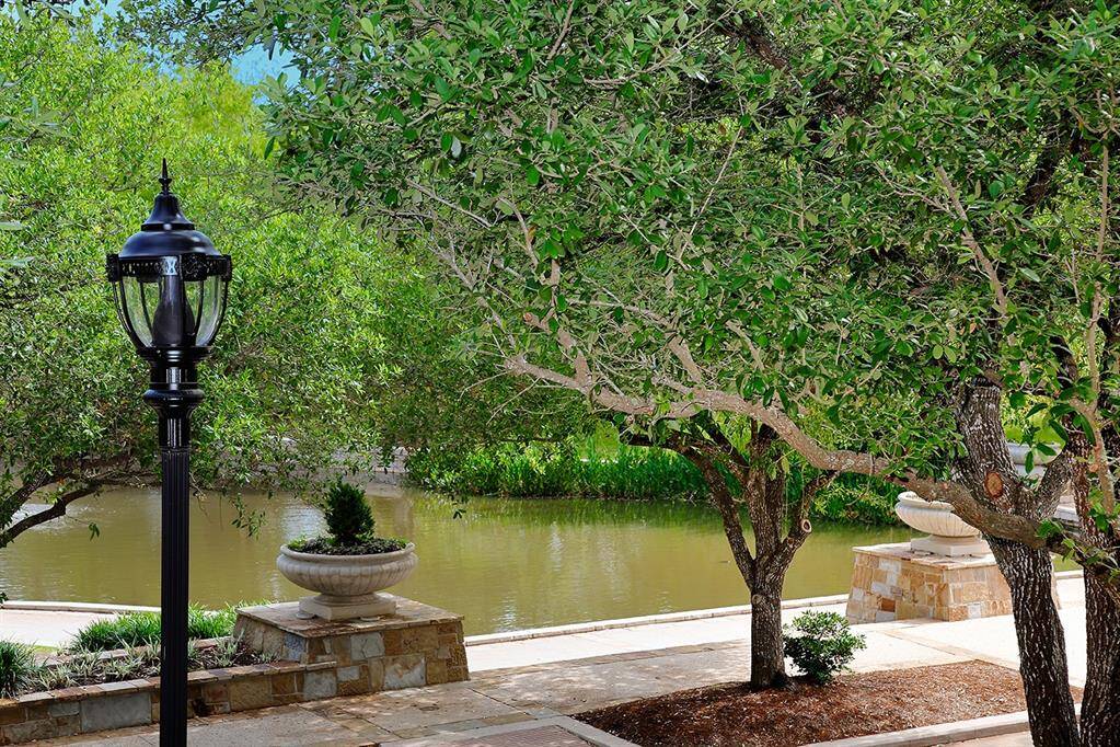Picturesque setting everywhere you look in East Shore with tranquil ponds surrounded by nature and walking paths.