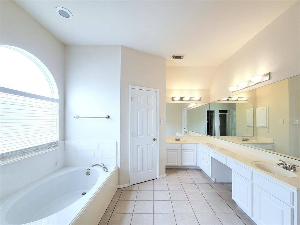 Primary Bathroom with dual sink, garden tub & seprate shower.