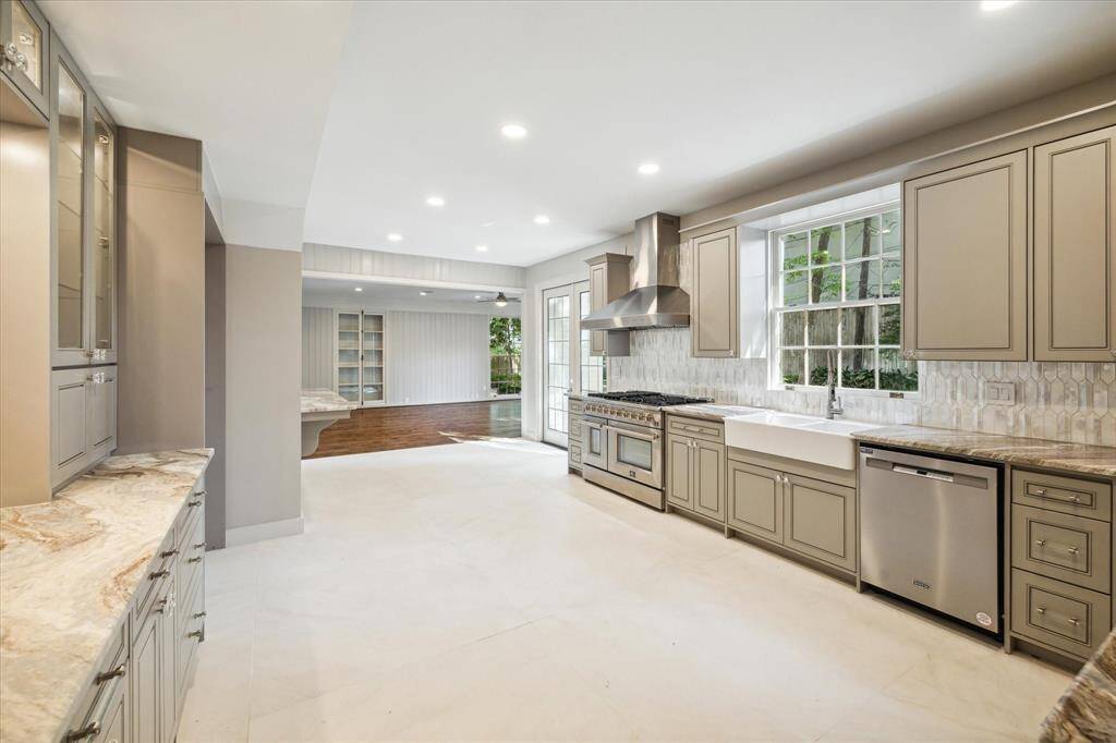 Another view of the kitchen.
