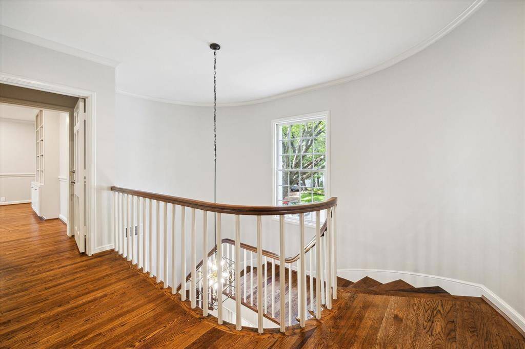 Upstairs main landing.