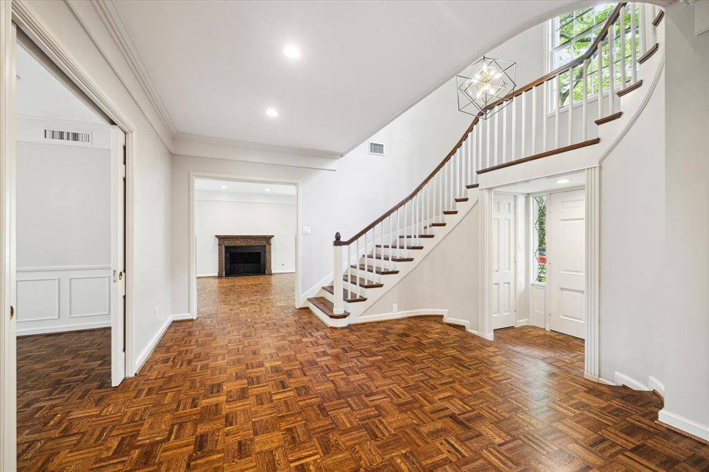 Foyer.