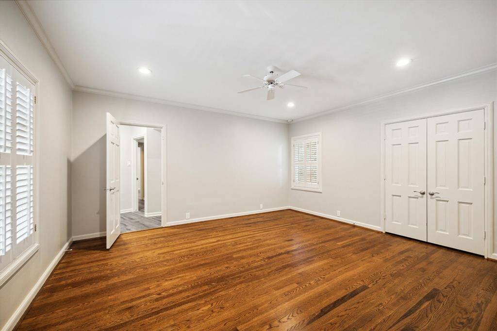 Secondary bedroom.