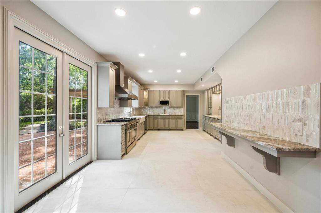 Breakfast and Kitchen.