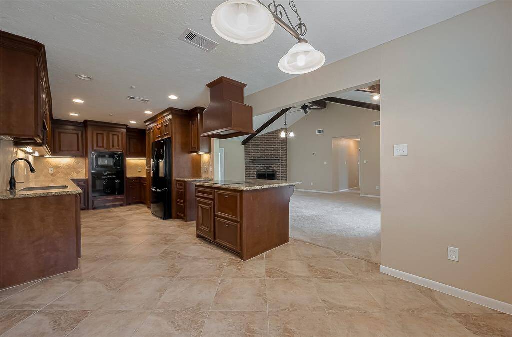 Another view of the breakfast nook.