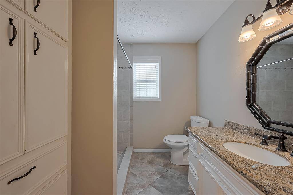 Another photo of the primary bath.