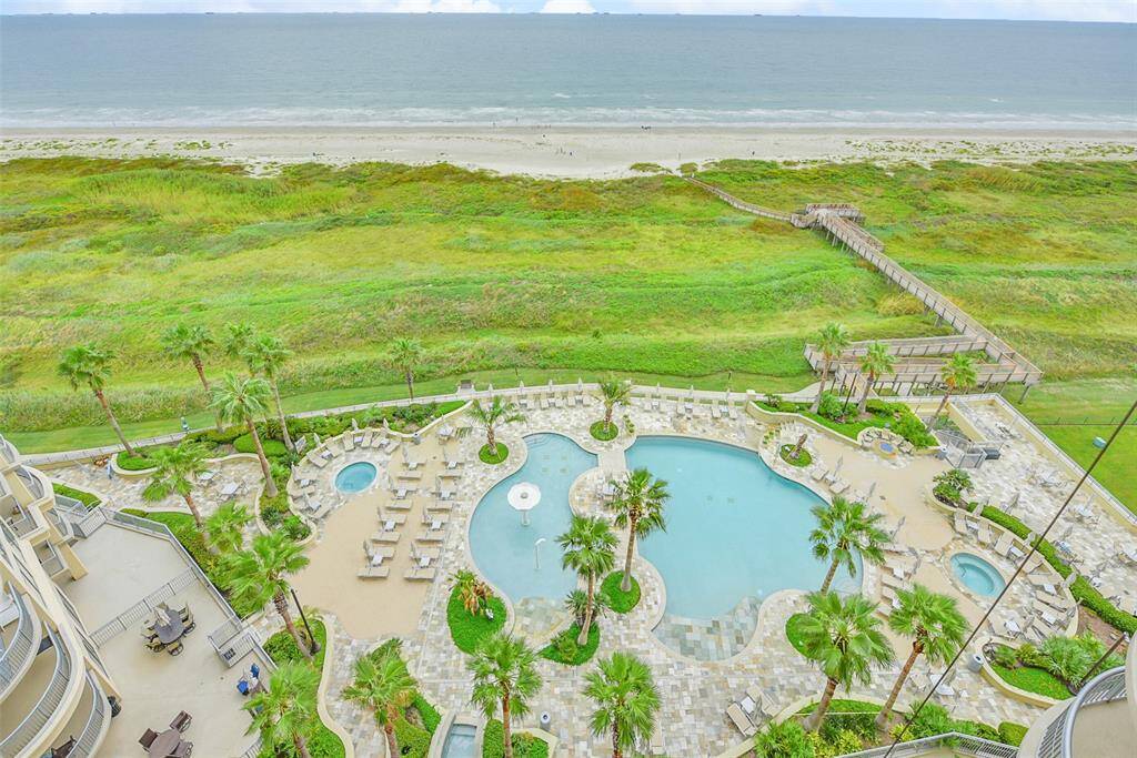 Palisade Palms offers exclusive access to dual heated pools, hot tubs, and a cozy firepit, perfect for memorable family moments. Ready for your enjoyment in Summer 2025.