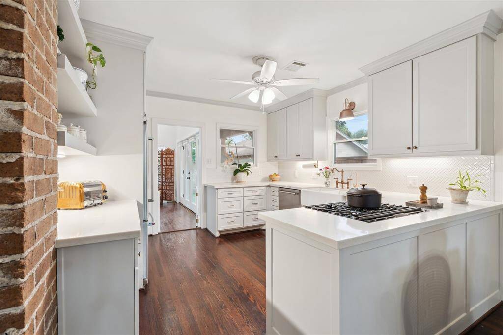 There is no shortage of counter or cabinet space!