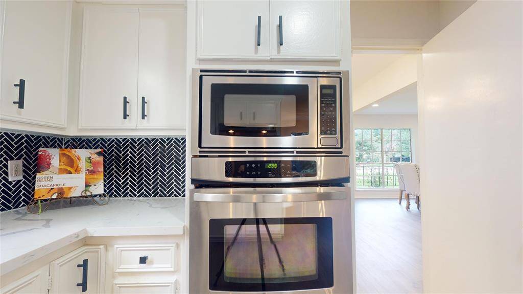 ... Another kitchen close up - Nice stainless appliances!