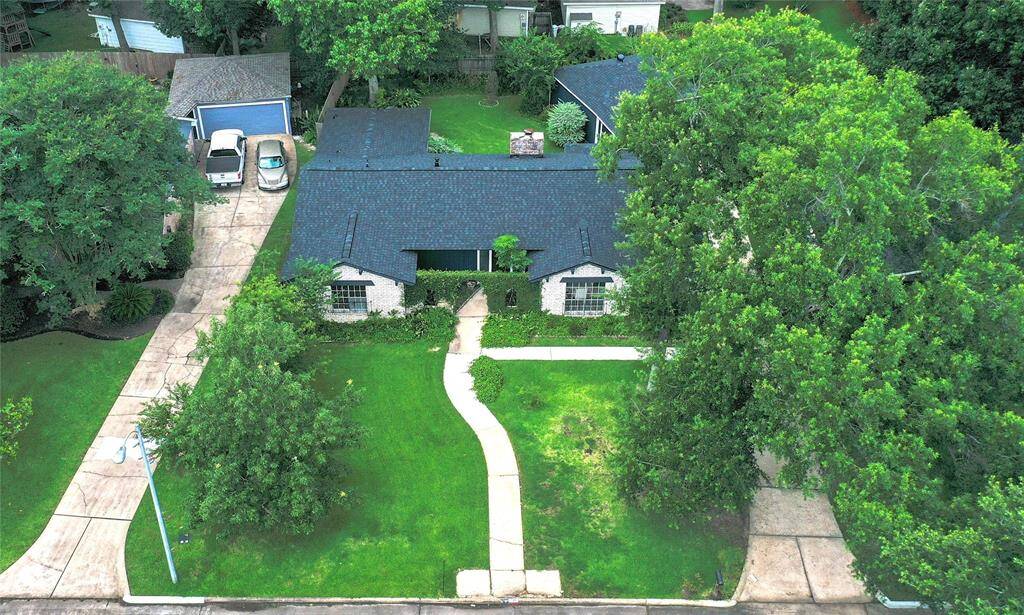 A 10,000sf lot means a large front yard AND a large, wooded backyard!