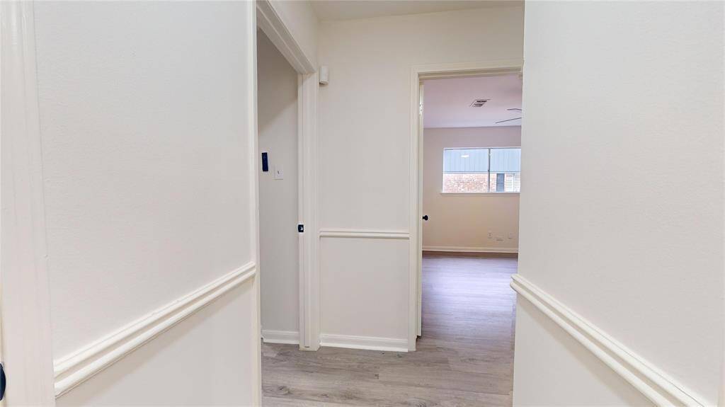 Going toward the bedrooms wing...