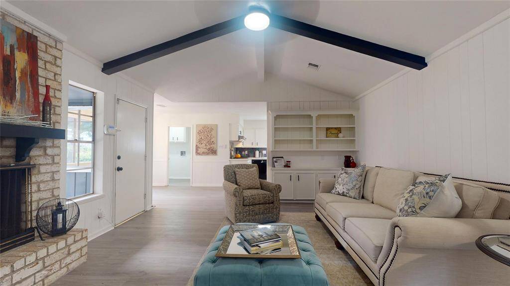 Another view of the living space, with access to the kitchen in the background...