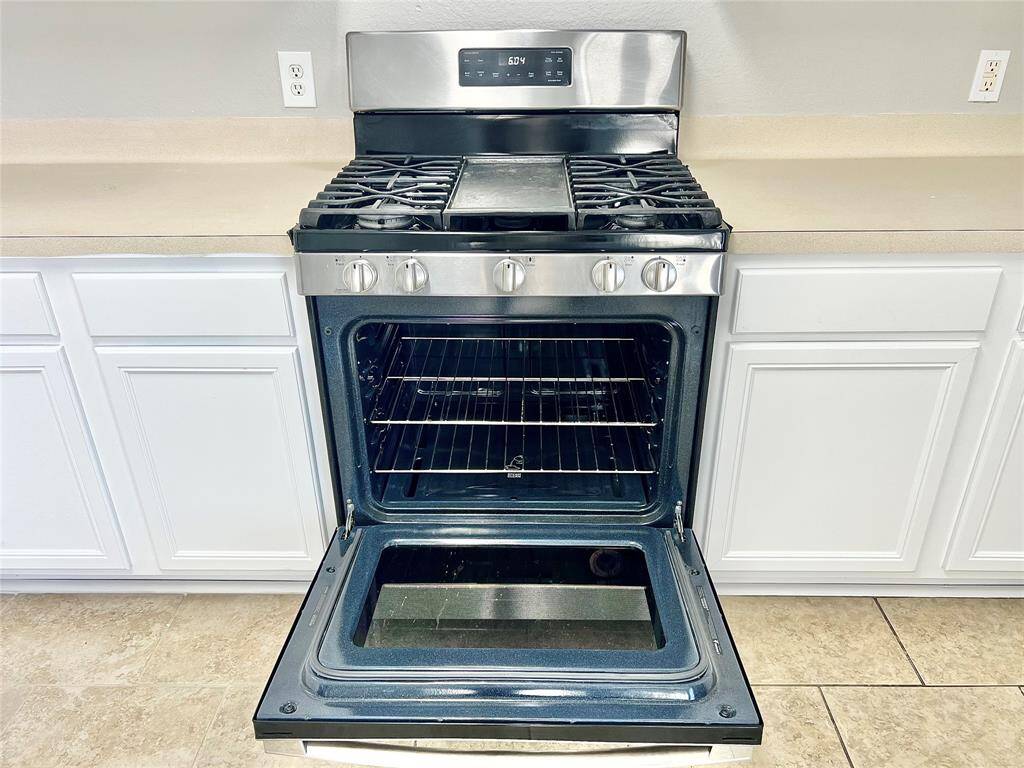 NICE CLEAN STOVE OVEN