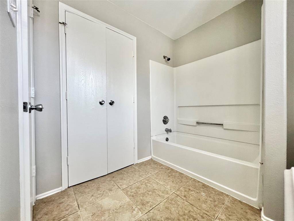UPSTAIRS HALL BATHROOM