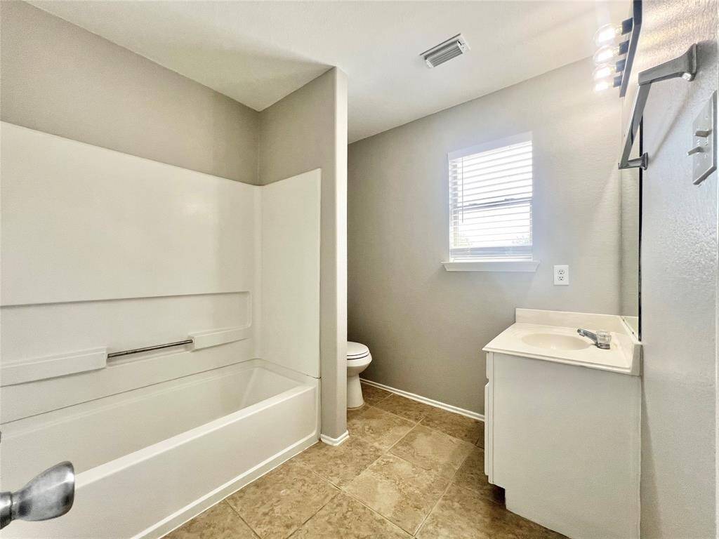 UPSTAIRS HALL BATHROOM