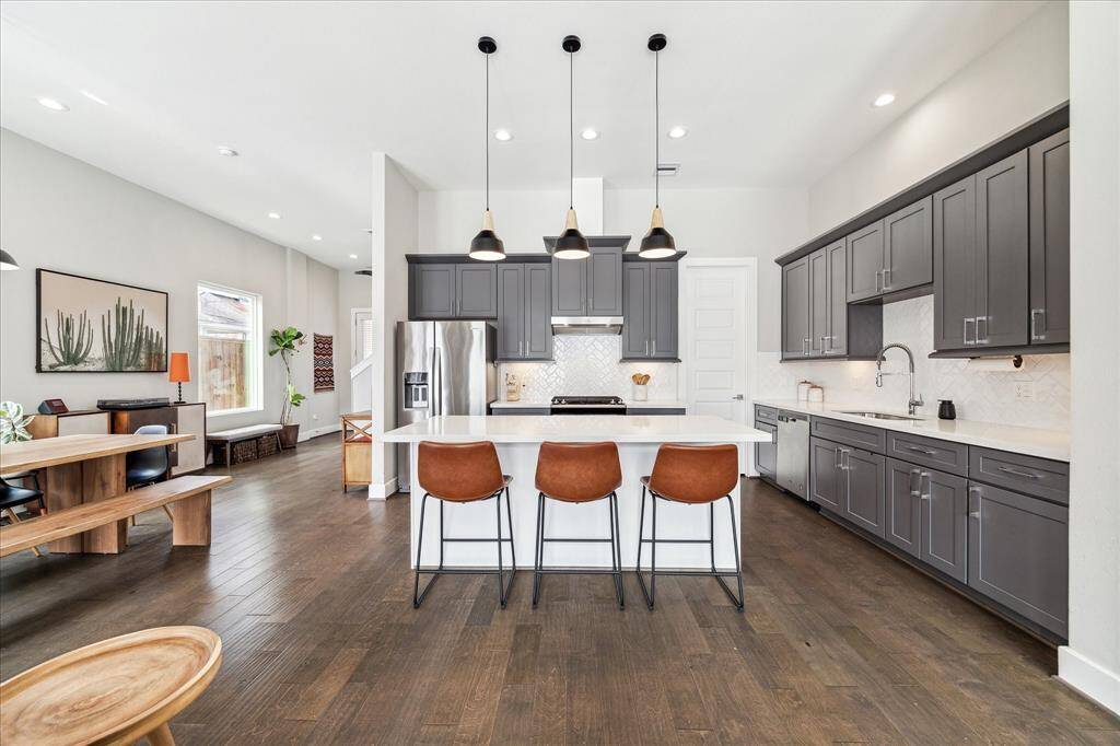 Beautiful cabinets with lots of storage.