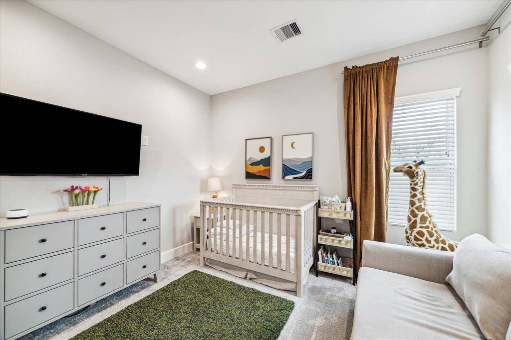 Secondary guest bedroom