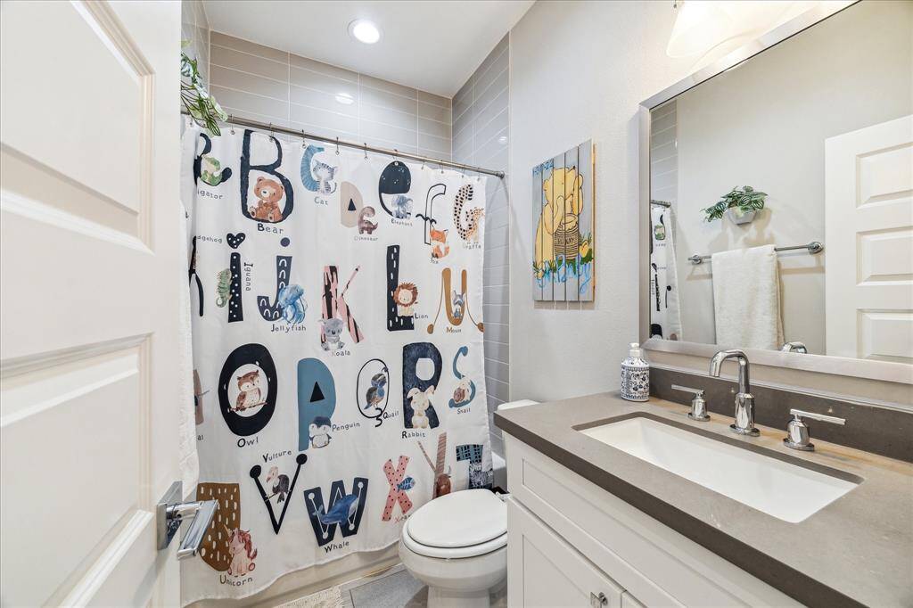 Secondary guest bathroom
