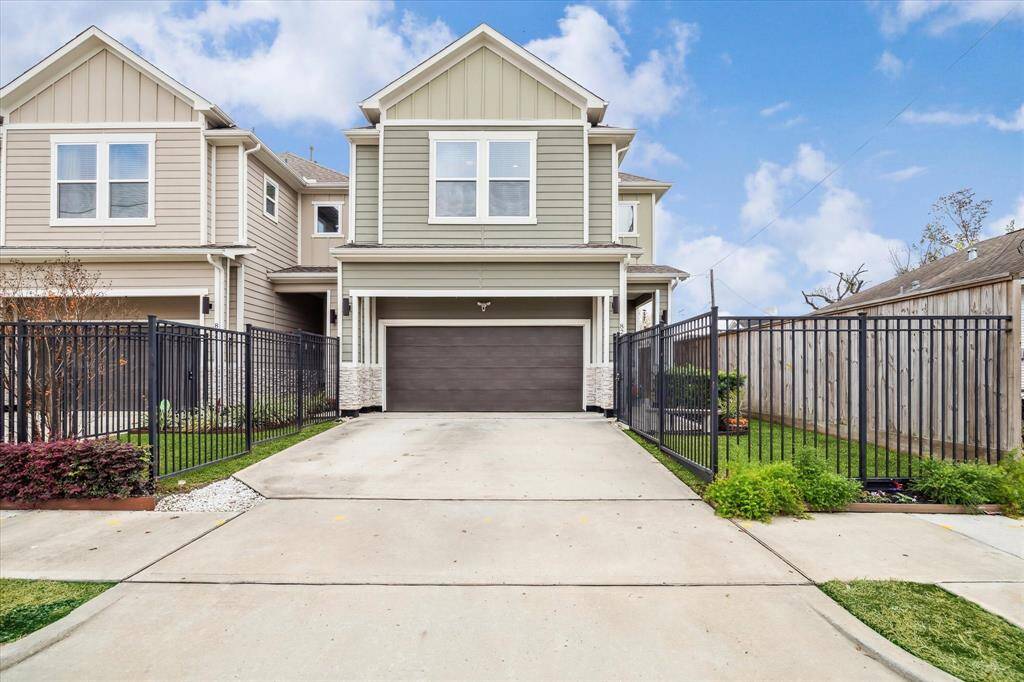 Private drive way for extra parking. Lots of street parking as well.
