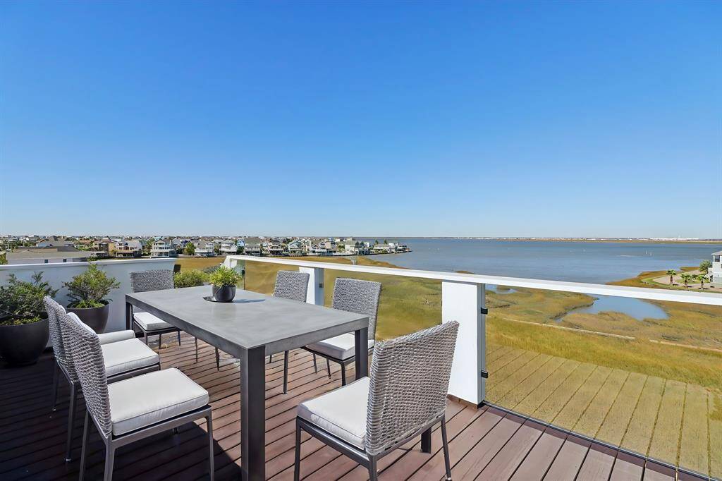 Your OWN rooftop deck!