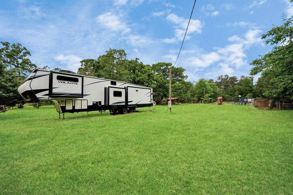 Travel trailer IS NOT INCLUDED!!!!