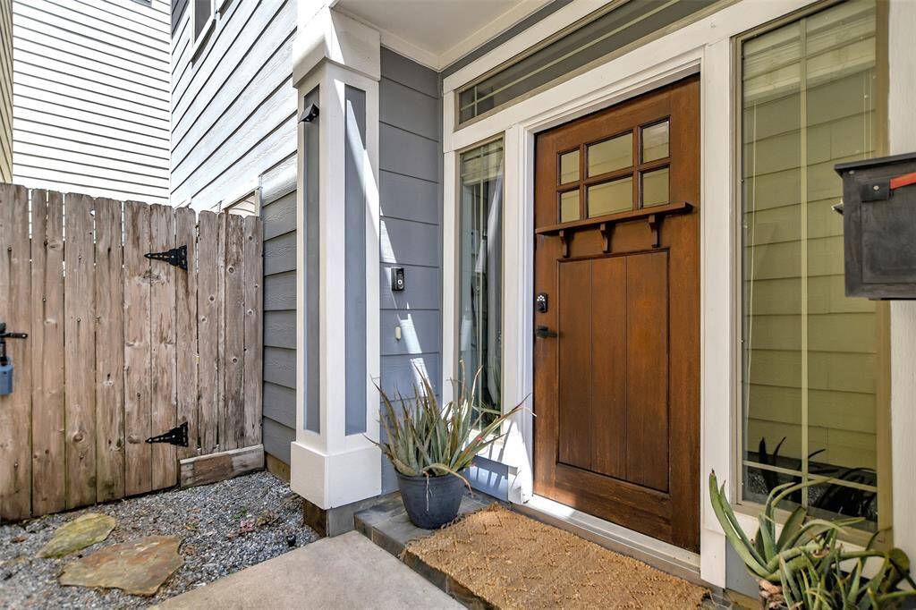 Private entrance with Ring doorbell.