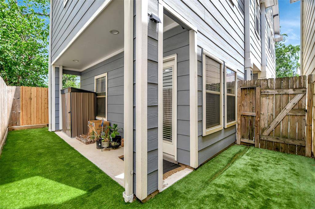 Turf backyard for your entertaining needs. Ideal for pets. No maintenance