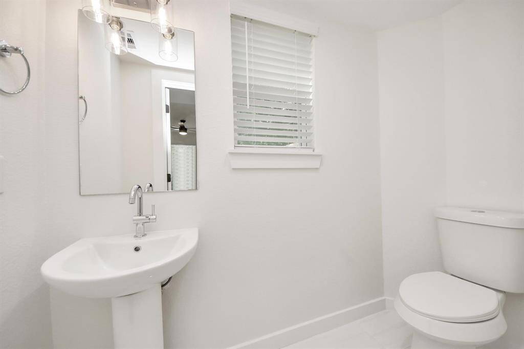downstairs half bathroom