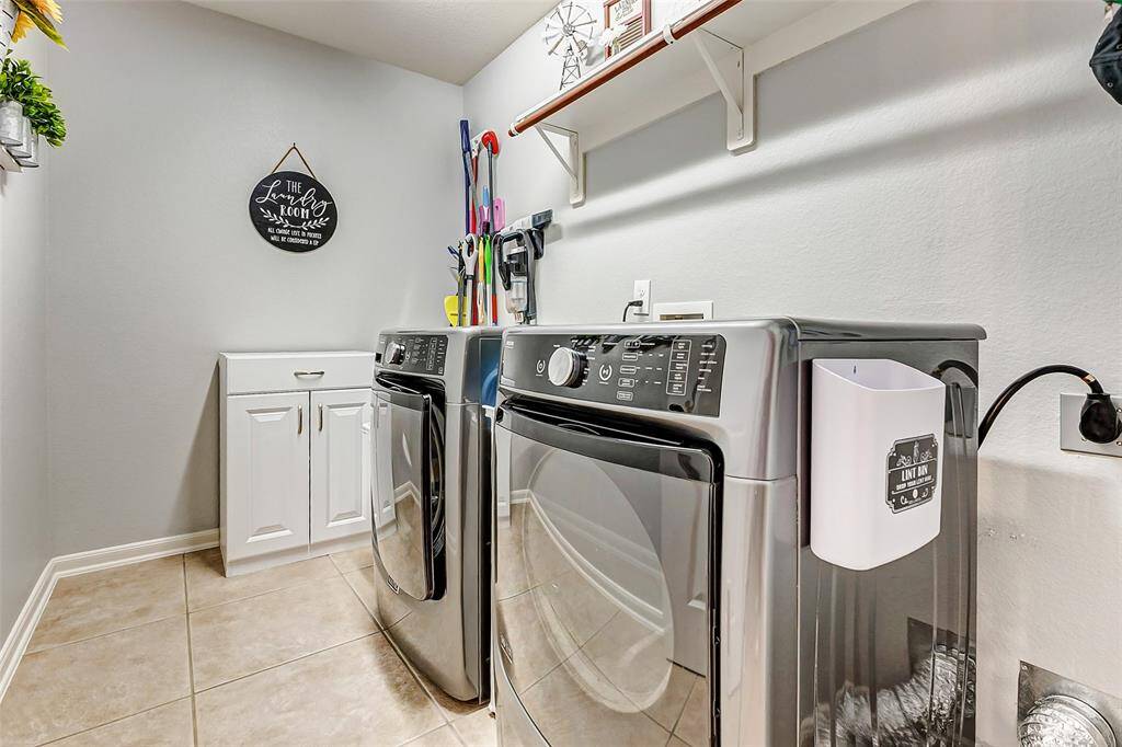 Oversized Laundry room