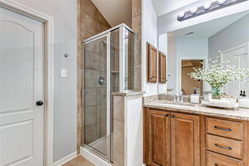 Separate Shower & Large Walk in closet
