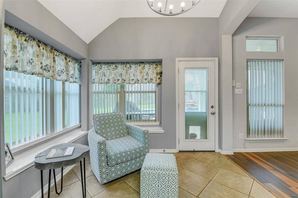 Another view of the breakfast room.