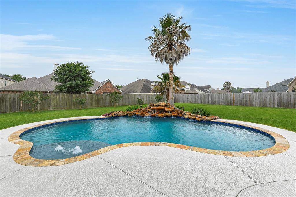 Another view of the pool.