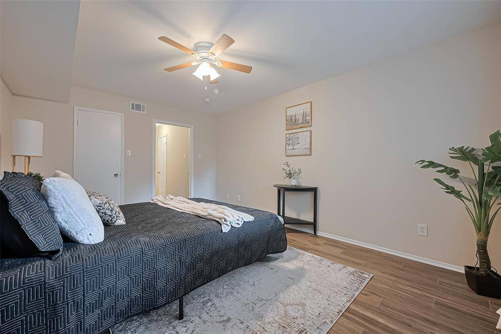 Enjoy year-round comfort with the soothing ceiling fan, and take advantage of the large walk-in closet that offers plenty of space for storage and organization.