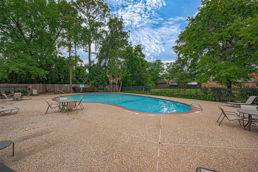 Enjoy the seating areas around the pool—perfect for dining à la carte at one of the tables or soaking up the sun in a comfortable lounger chair.
