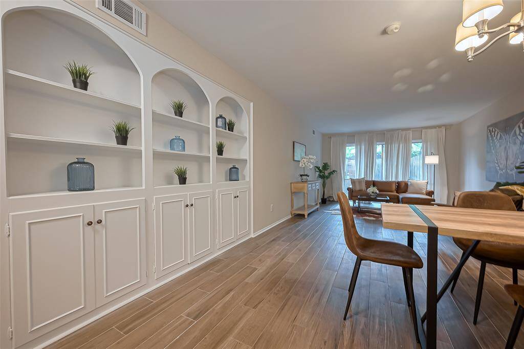 These lovely built-ins offer the perfect blend of form and function, featuring lower cabinets for concealed storage and open shelves to beautifully showcase your favorite décor or keepsakes.