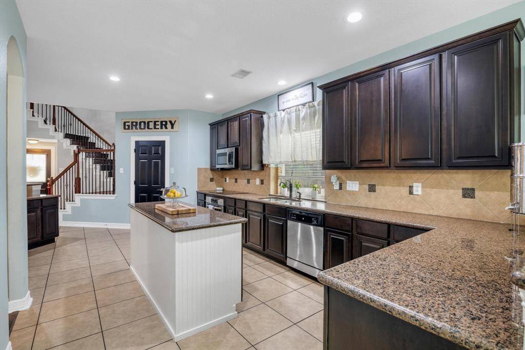 Check out the counter prep space!