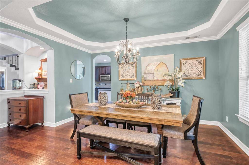 Tray ceiling, nook for a credenza, and access to the kitchen.