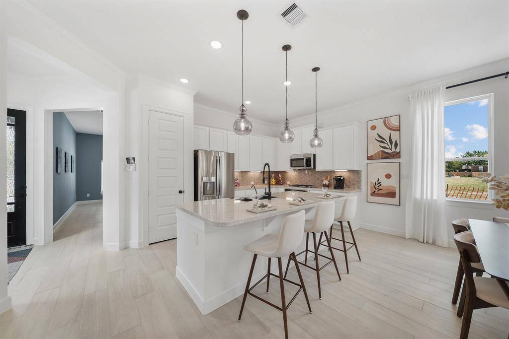 Lovely island kitchen with white cabinets and quartz countertops
